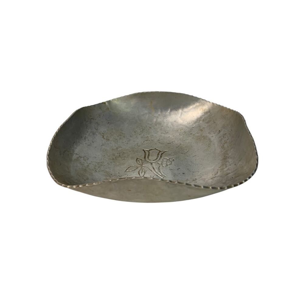 Vintage Buenilum Tulip Design Hammered Aluminum Square Bowl 8 Inch